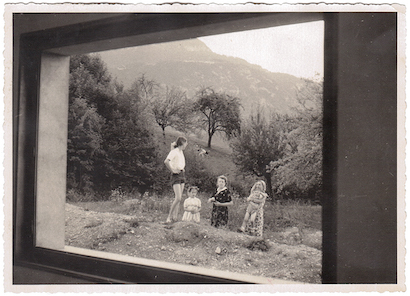 Françoise Marie-Laure Mauricette Jean-Francis-La maison de Bonneville en construction-1950